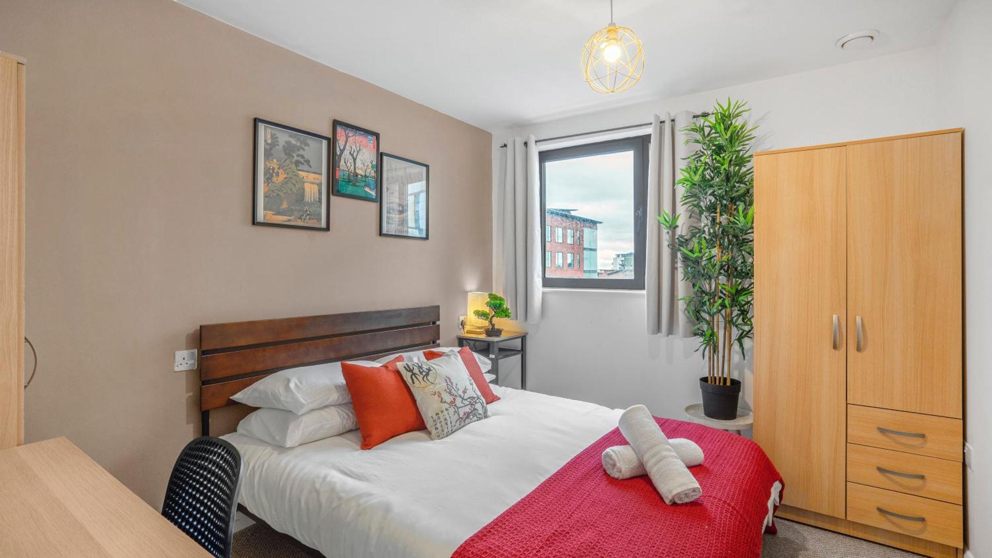 Japanese Lantern With Free Park, Netfix, 75 Inch Tv, Games - Centre Apartment