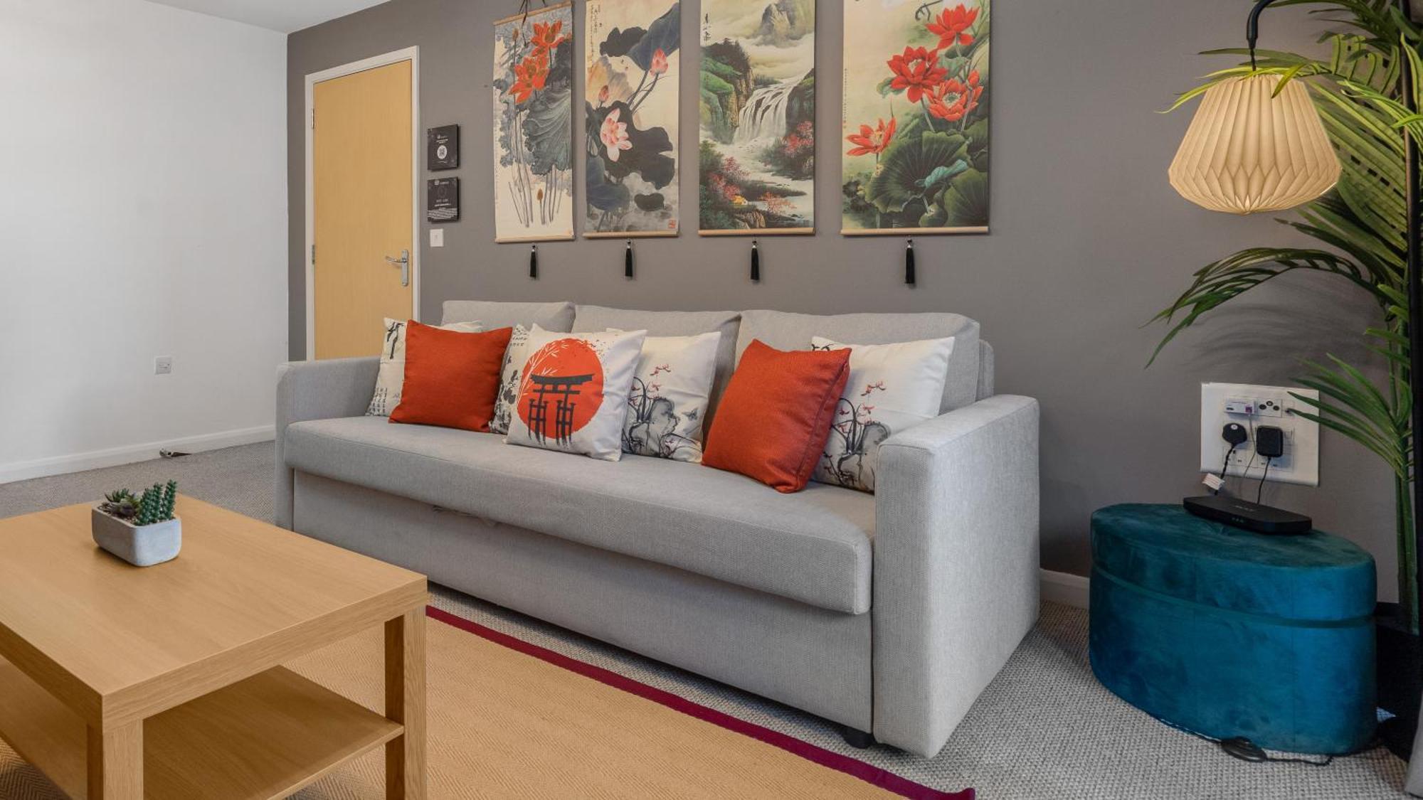 Apartment Japanese Lantern With Free Park, Netfix, 75 Inch Tv, Games - Centre