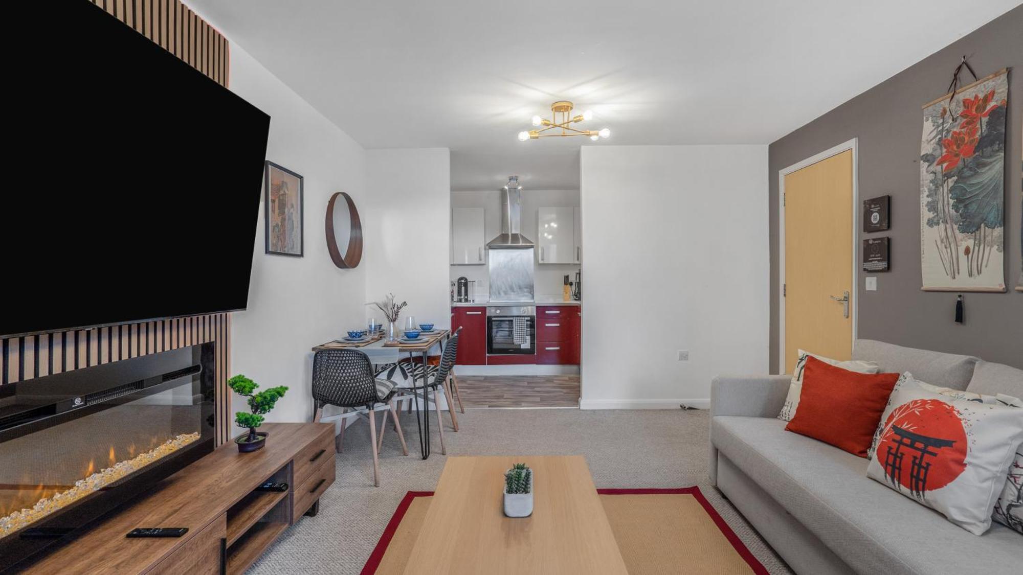 Apartment Japanese Lantern With Free Park, Netfix, 75 Inch Tv, Games - Centre